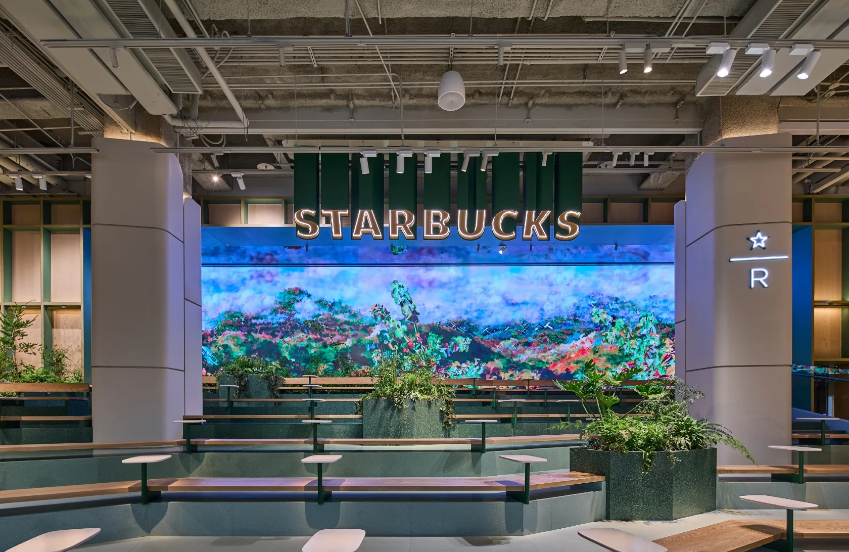 The whole terraced seating area. Photograph courtesy of Starbucks Taiwan
