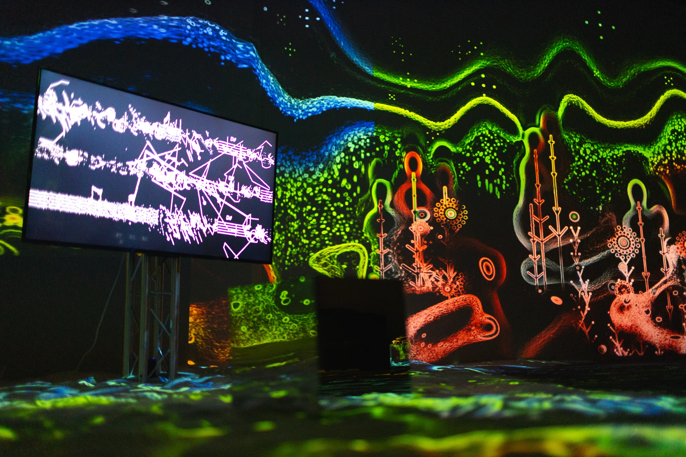 The Eternal Garden in a Bottle, Pier-2, The score on the transparent OLED, the growing garden behind it