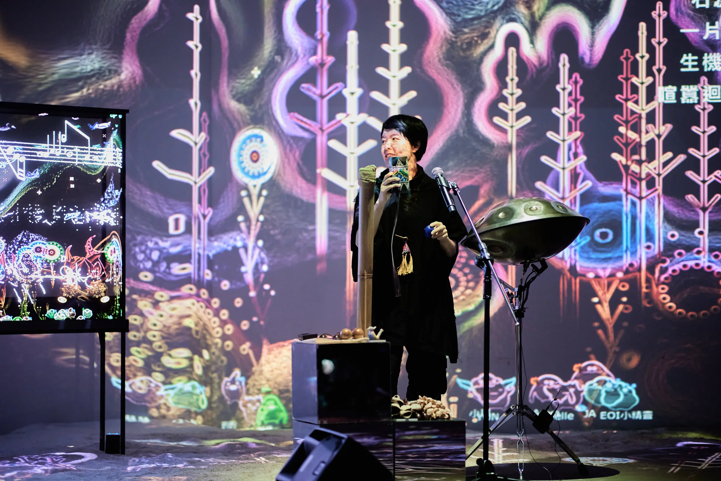 The Eternal Garden in a Bottle, Pier-2, A singer and a handpan