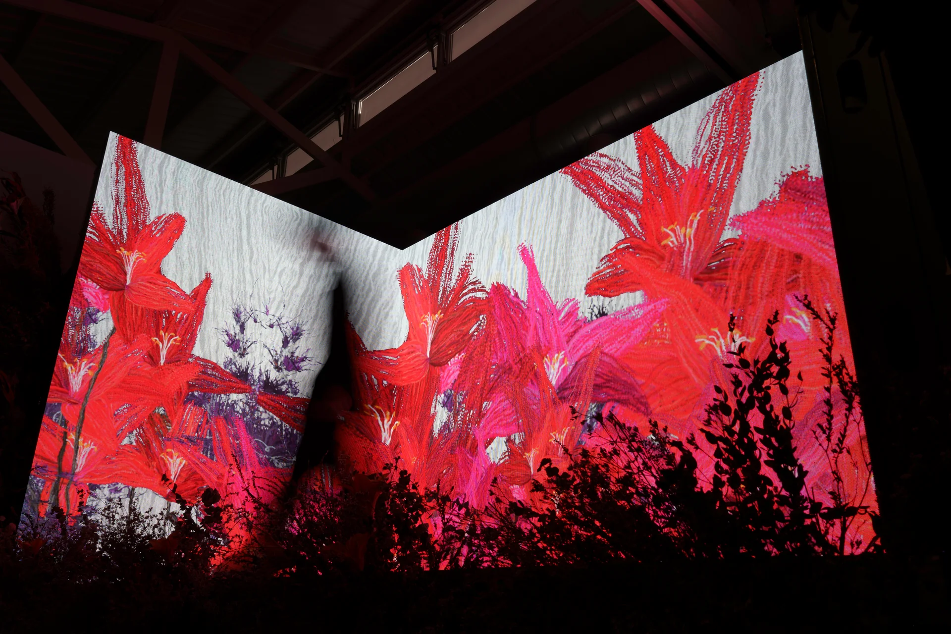 TAxT Taoyuan: the field of flowers inside the three walls