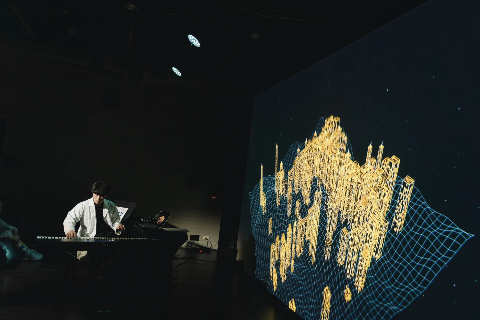 The Last Input premiere: The golden City fills the wall