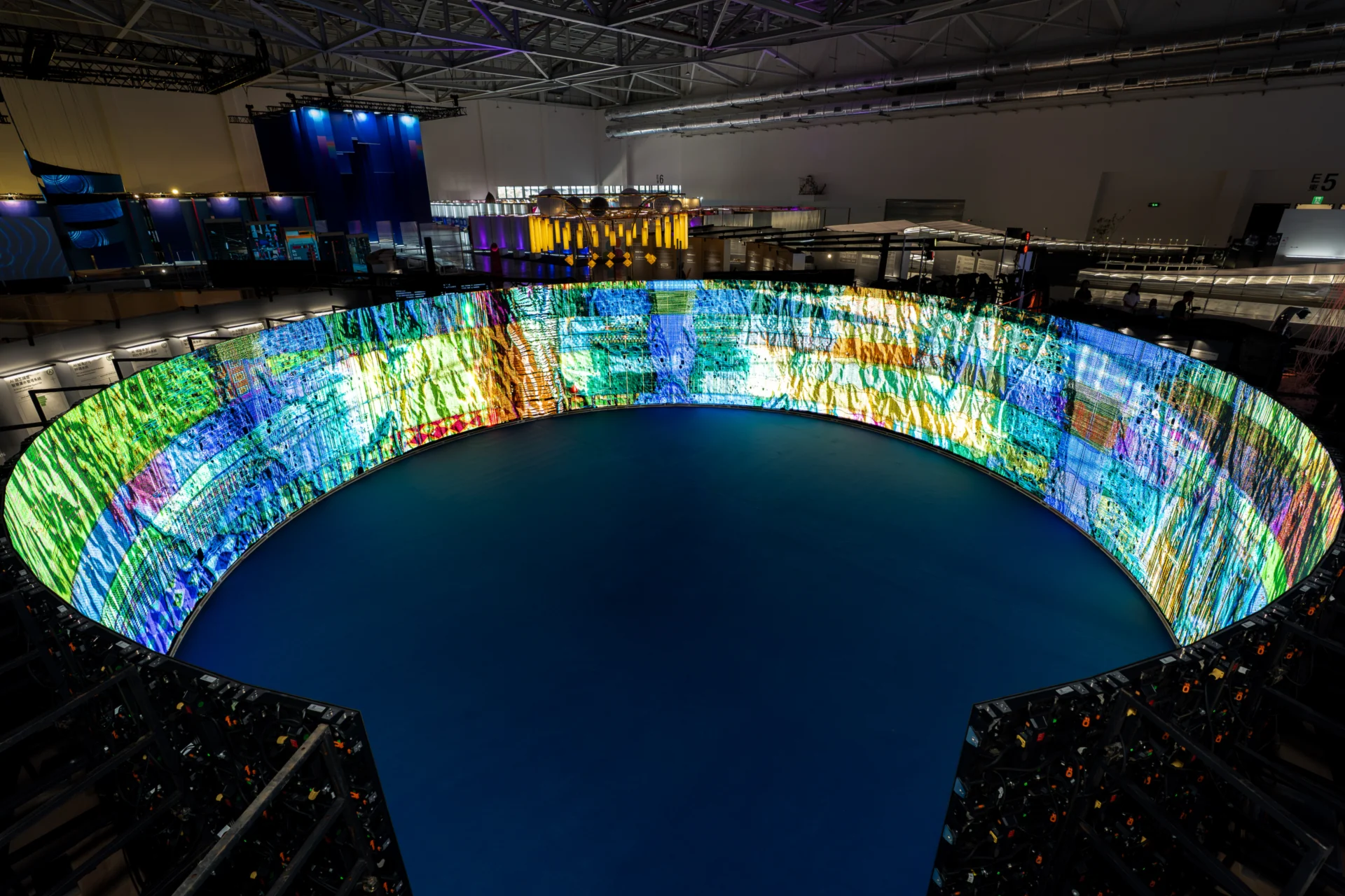 Woven Land, Woven River on site: The whole ring from above, its opening facing the hall