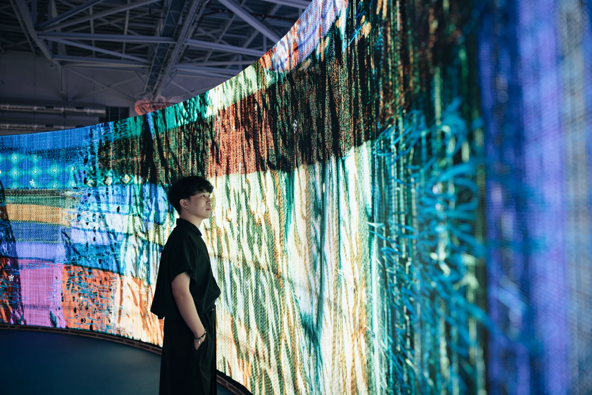 Woven Land, Woven River in the pavilion: At the edge of the ring, the cloth curving up and away